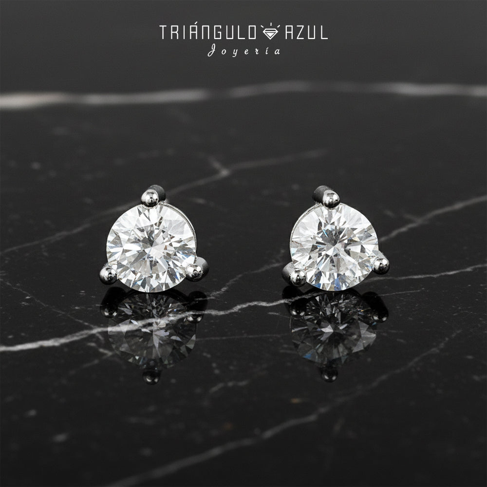 Broqueles Sencillos de Diamantes con 1.45 CTS Total en Oro Blanco de 14K