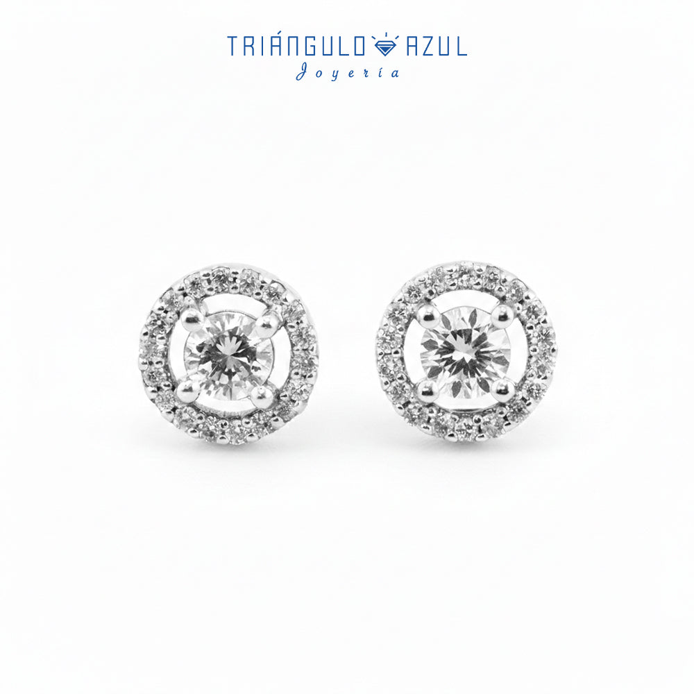 Broqueles Halo con Diamantes Centrales con 0.40 CTS Total y Diamantes Laterales con 0.18 CTS Total en Oro Blanco de 14K