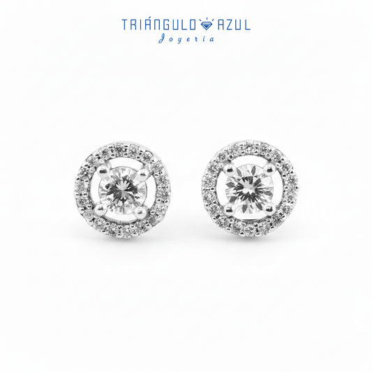 Broqueles Halo con Diamantes Centrales con 0.40 CTS Total y Diamantes Laterales con 0.18 CTS Total en Oro Blanco de 14K