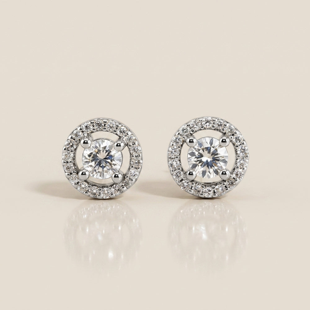 Broqueles Halo con Diamantes Centrales con 0.40 CTS Total y Diamantes Laterales con 0.18 CTS Total en Oro Blanco de 14K