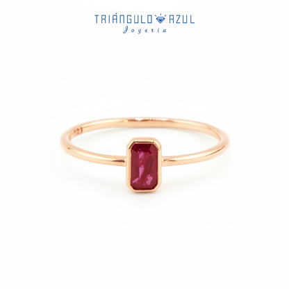 Anillo Biselado de Rubí con 0.35 CTS Total en Oro Amarillo de 14K