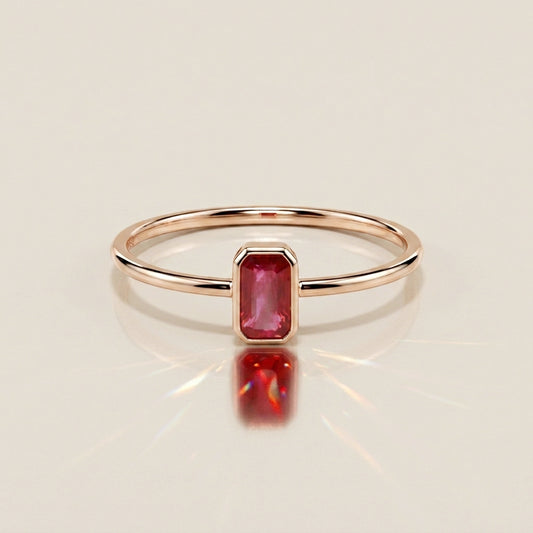 Anillo Solitario de Rubí en Oro Rosa de 14K