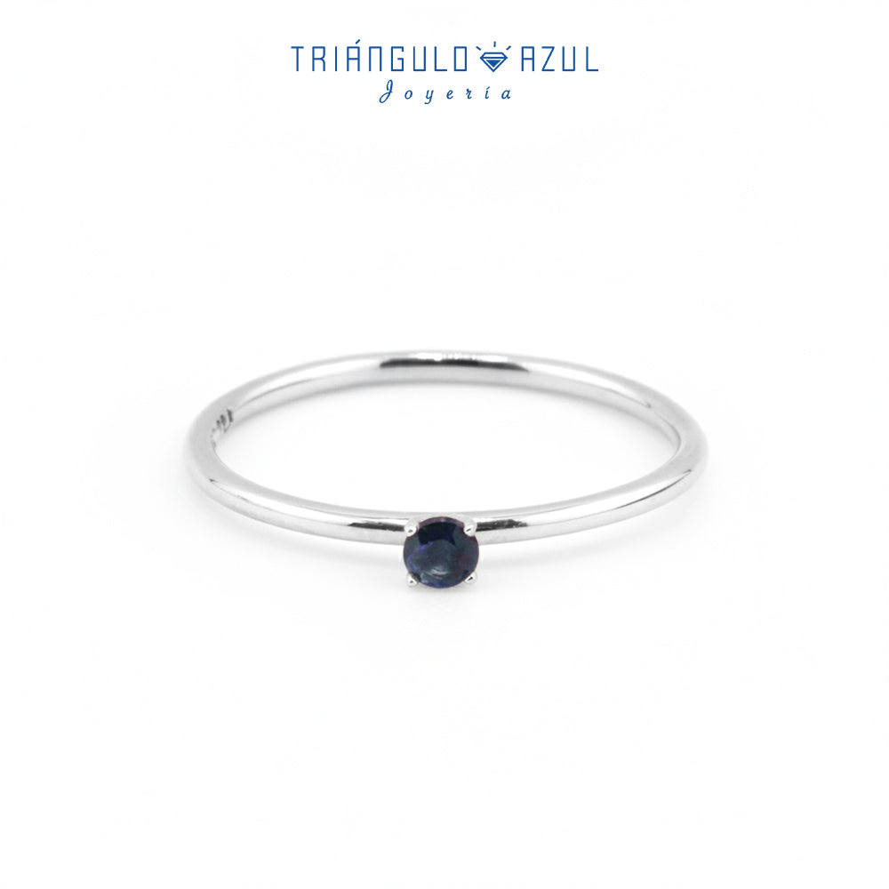 Anillo Solitario de Zafiro con 0.12 CTS Total en Oro Blanco de 14K