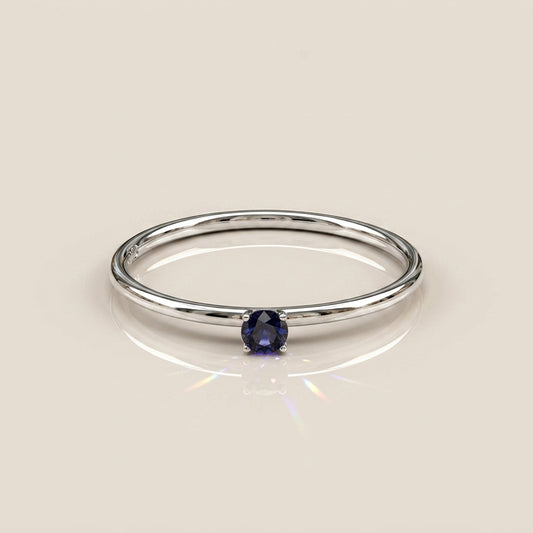 Anillo Solitario de Zafiro Oro Blanco de 14K