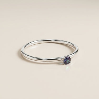 Anillo Solitario de Zafiro en Oro Blanco de 14K