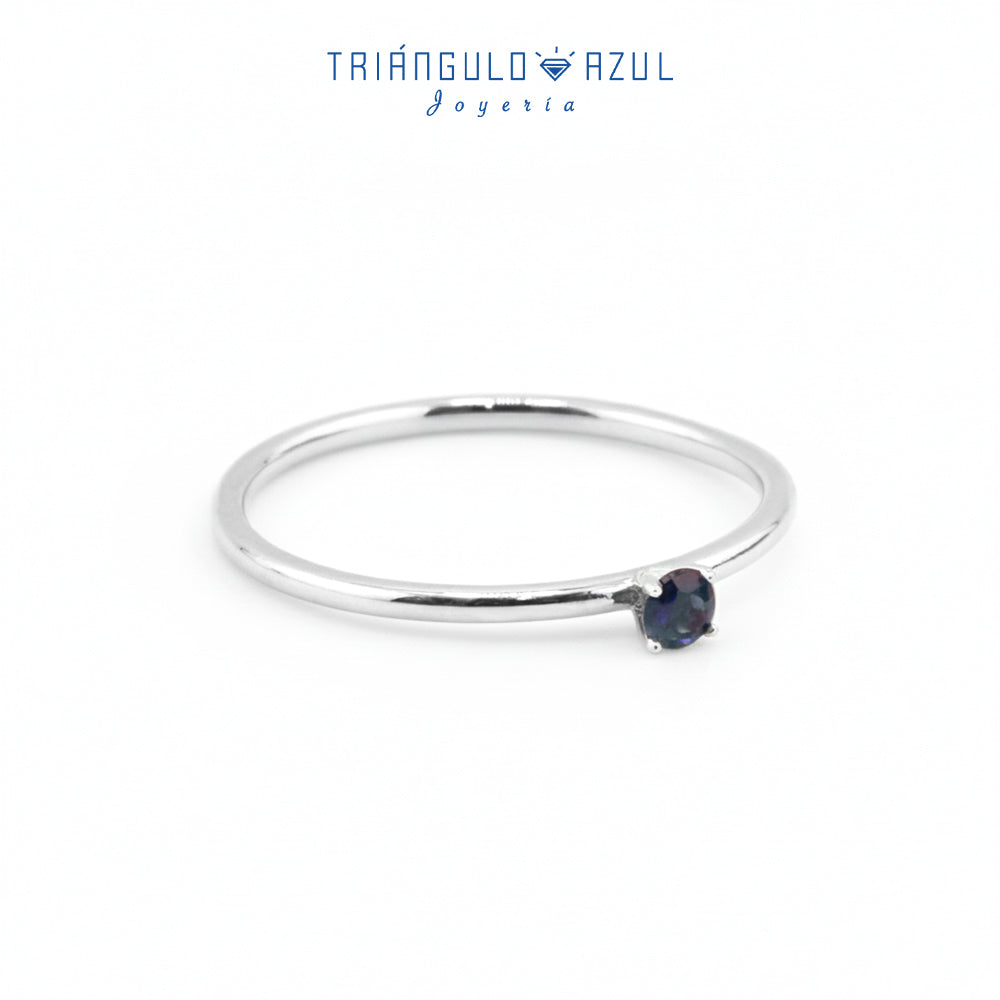 Anillo Solitario de Zafiro con 0.12 CTS Total en Oro Blanco de 14K