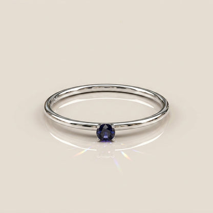 Anillo Solitario de Zafiro en Oro Blanco de 14K