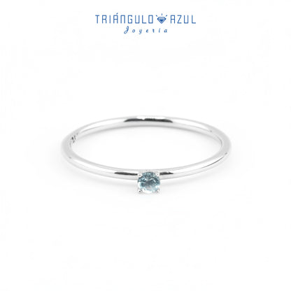 Anillo Solitario de Aquamarina con 0.10 CTS Total en Oro Blanco de 14K