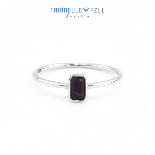 Anillo Biselado de Zafiro con 0.35 CTS Total en oro Blanco de 14K