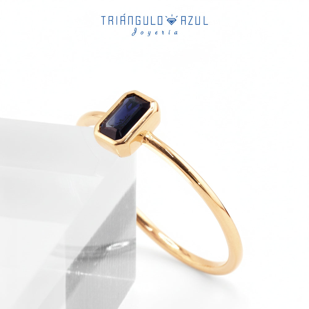 Anillo Biselado de Zafiro con 0.30 CTS Total en Oro Amarillo de 14K