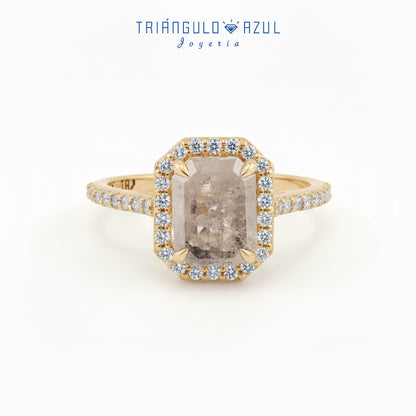 Anillo de Diamante con 2.14 CTS Total y Diamantes Laterales con 0.40 CTS Total en Oro Amarillo de 14K