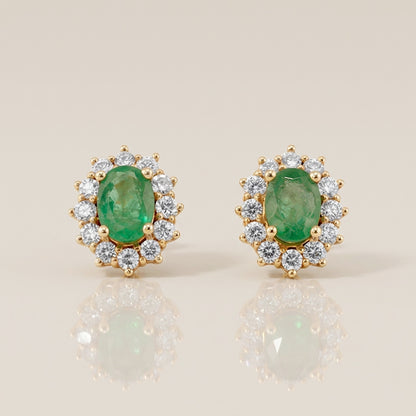 Aretes Lady D con Esmeraldas con 1.60 CTS Total y Diamantes con 0.80 CTS Total en Oro Amarillo de 14K