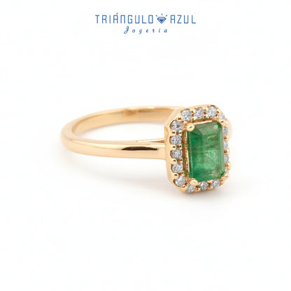 Anillo Andy con Esmeralda de 0.55 CTS Total y Diamantes con 0.19 CTS Total en Oro Amarillo de 14K