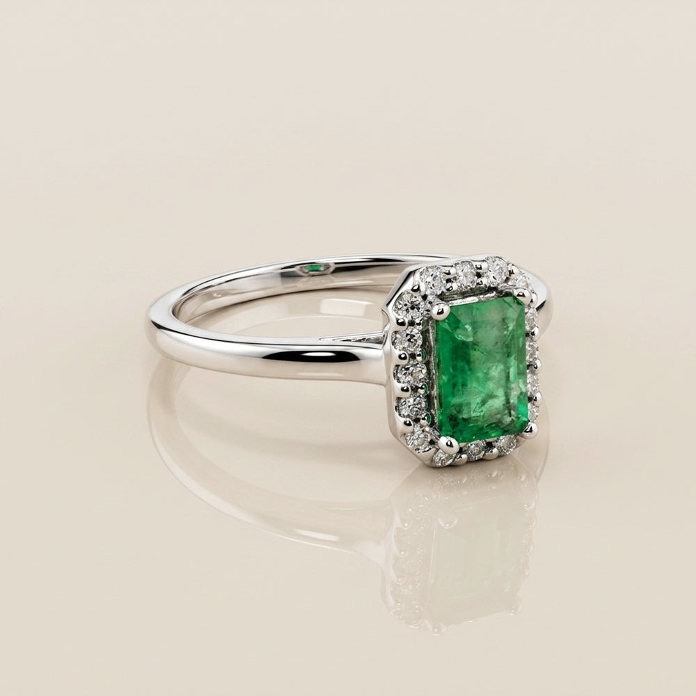 Anillo Andy con Esmeralda y Diamantes en Oro Blanco de 14K
