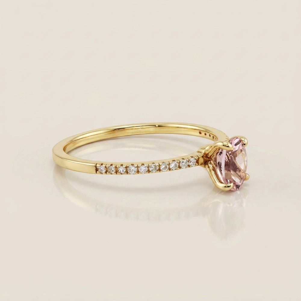 Anillo Cóctel con Zafiro Rosa y Diamantes en Oro Amarillo de 14K