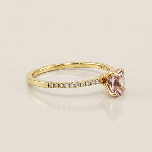 Anillo Cóctel con Zafiro Rosa y Diamantes en Oro Amarillo de 14K