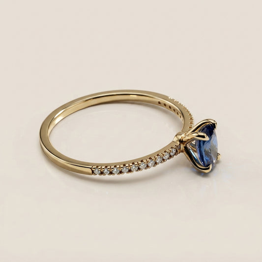 Anillo Cóctel con Zafiro y Diamantes en Oro Amarillo de 14K