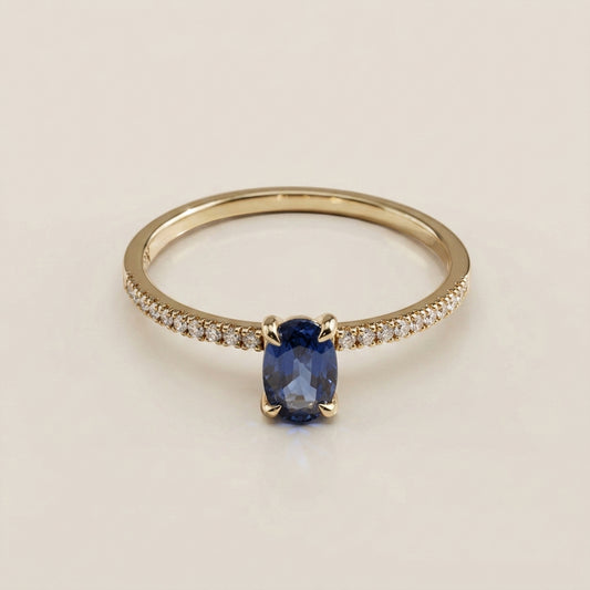 Anillo Cóctel con Zafiro y Diamantes en Oro Amarillo de 14K
