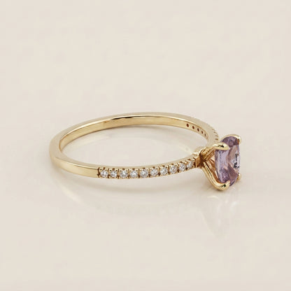 Anillo Cóctel con Zafiro Rosa y Diamantes en Oro Amarillo de 14K