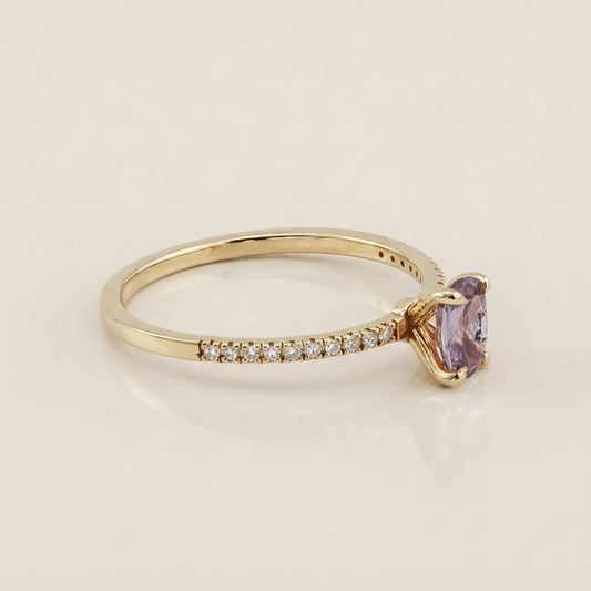 Anillo Cóctel con Zafiro Rosa y Diamantes en Oro Amarillo de 14K