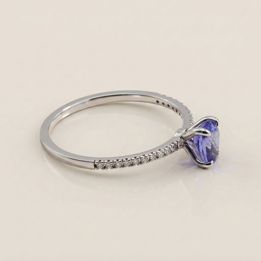 Anillo Cóctel con Tanzanita y Diamantes en Oro Blanco de 14K
