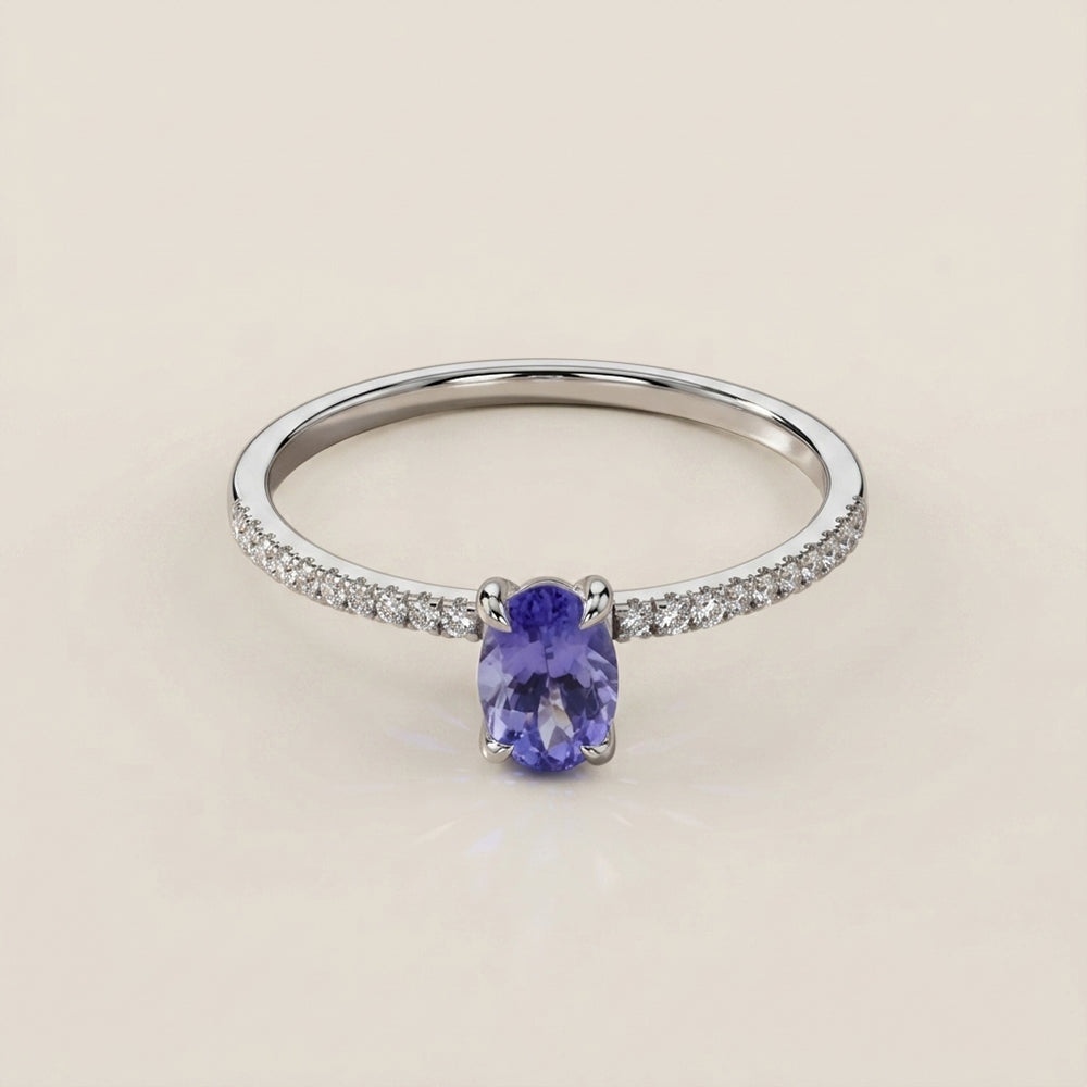 Anillo Cóctel con Amatista y Diamantes en Oro Blanco de 14K