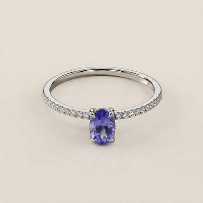 Anillo Cóctel con Amatista y Diamantes en Oro Blanco de 14K