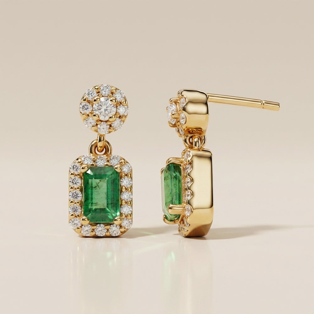 Aretes Andy de Esmeralda Colgantes con 1.30 CTS Total y Diamantes con 0.61 CTS Total en Oro Amarillo de 14K