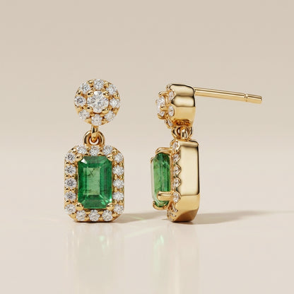 Aretes Andy de Esmeralda Colgantes con 1.30 CTS Total y Diamantes con 0.61 CTS Total en Oro Amarillo de 14K