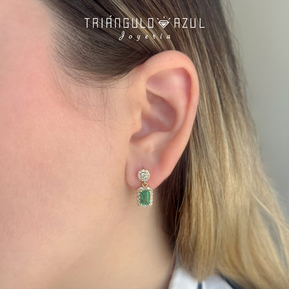 Aretes Andy de Esmeralda Colgantes con 1.30 CTS Total y Diamantes con 0.61 CTS Total en Oro Amarillo de 14K