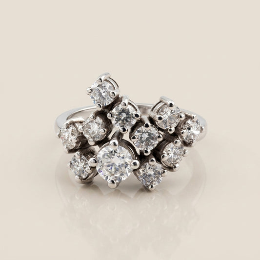 Anillo Cluster de Diamantes en Oro Blanco de 18K