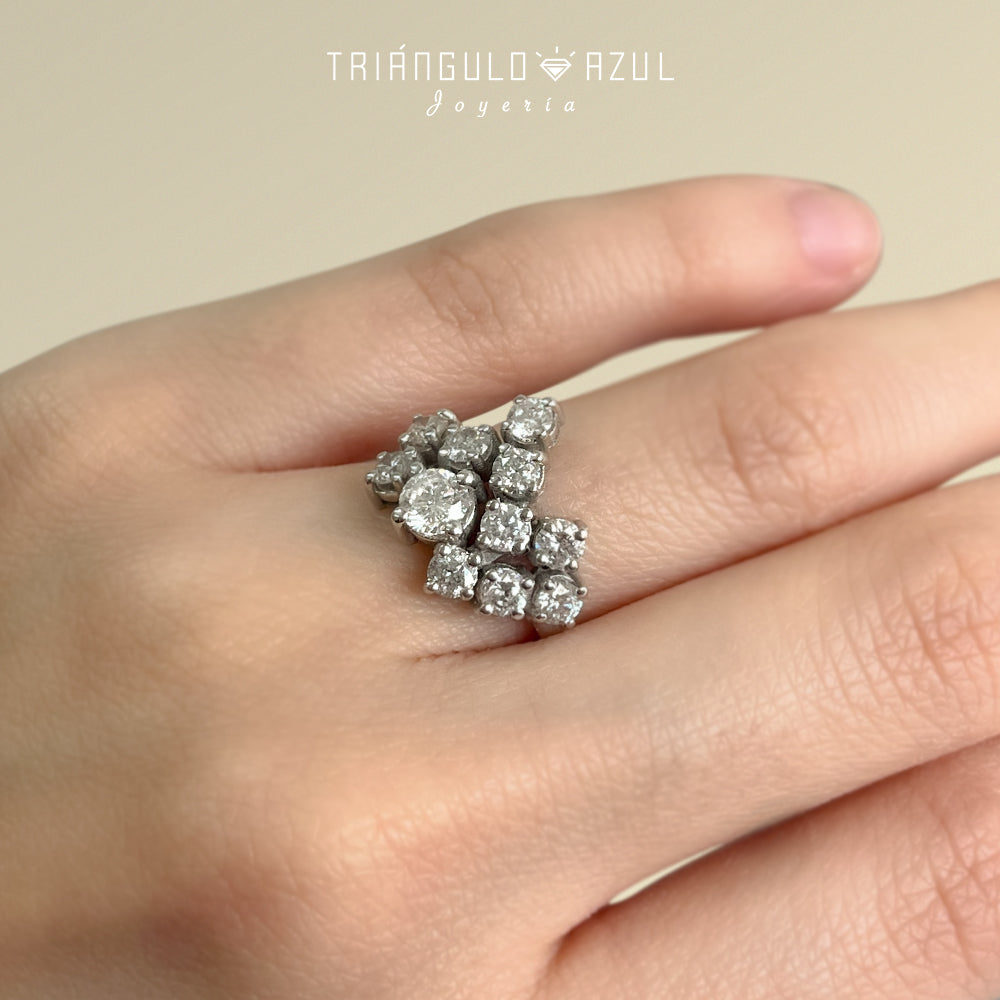 Anillo Cluster de Diamantes con 1.71 CTS Total en Oro Blanco de 18K