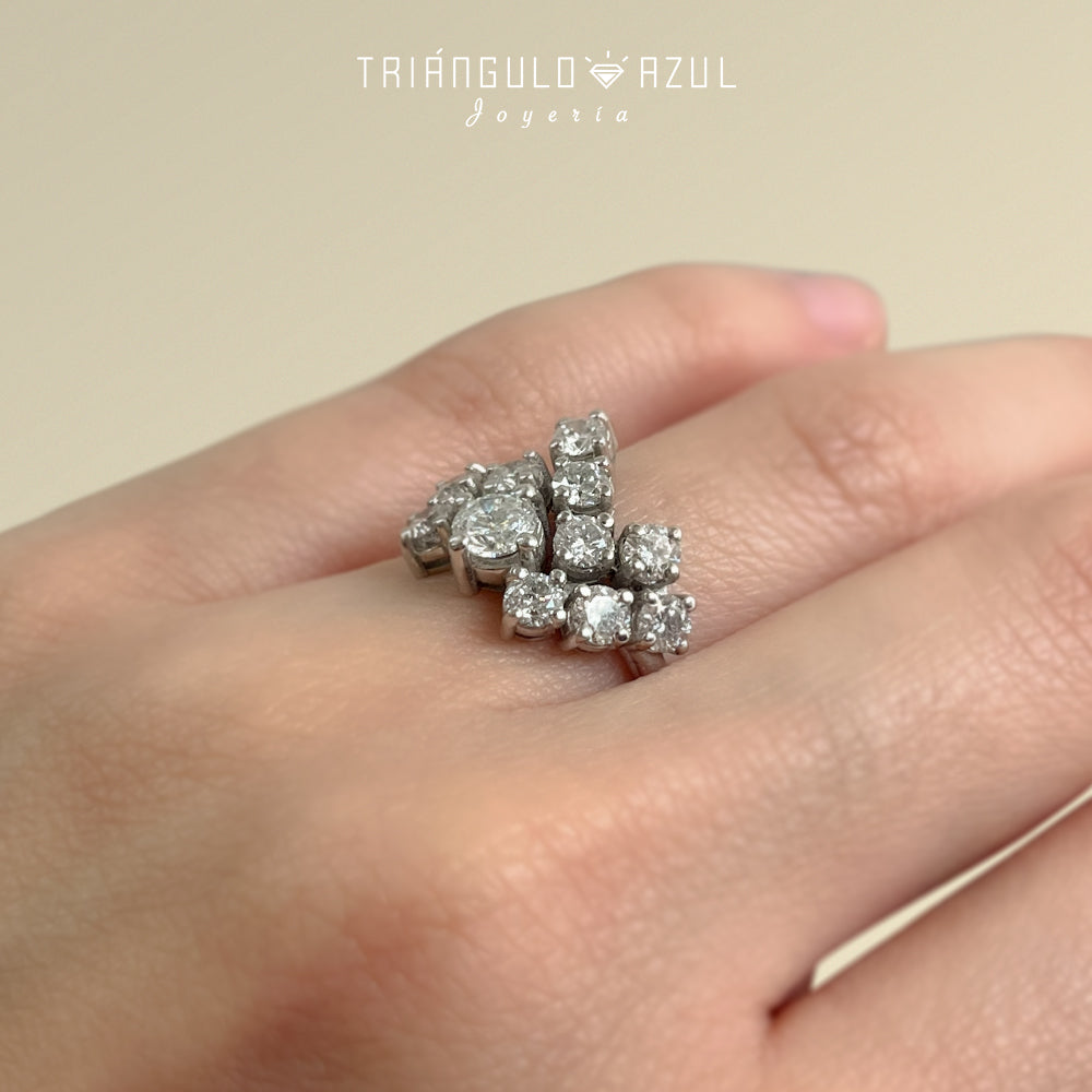 Anillo Cluster de Diamantes con 1.71 CTS Total en Oro Blanco de 18K