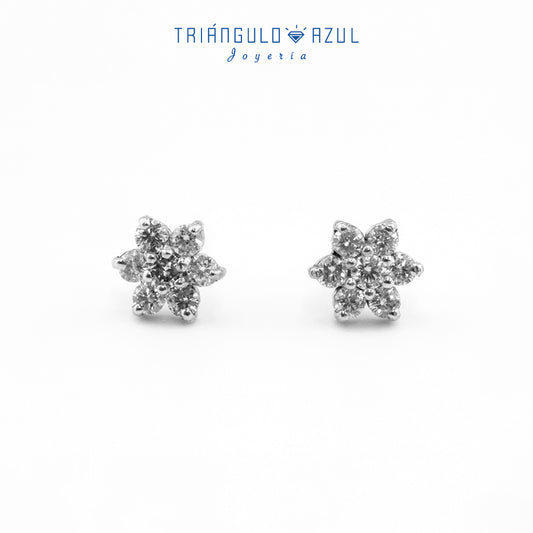 Broqueles de Flor de Diamantes con 1.10 CTS Total en Oro Blanco de 14K