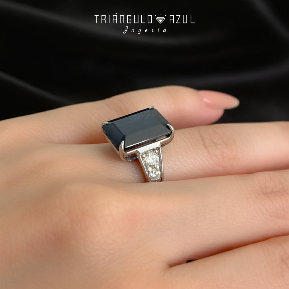 Anillo Zafira Longa de Zafiro con 9.92 CTS y Diamantes  do 0.78 CTS Total en Oro Blanco de 18K