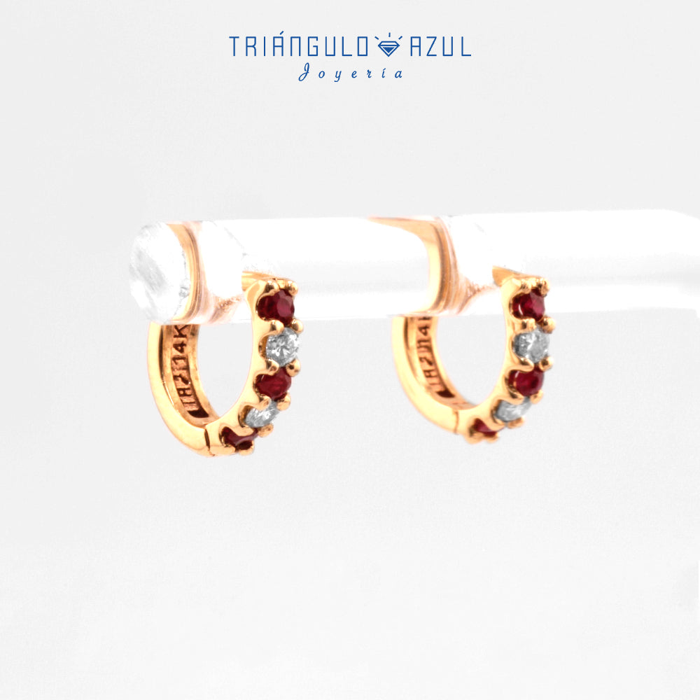 Arrcaditas Fer de Rubíes con 0.15 CTS Total y Diamantes con 0.10 CTS Total en Oro Amarillo de 14K