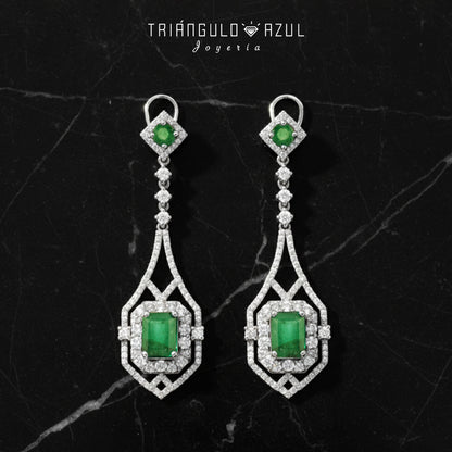 Aretes Largos de Esmeralda con 4.01 CTS Total y Diamantes con 2.35 CTS Total en Oro Blanco de 14K