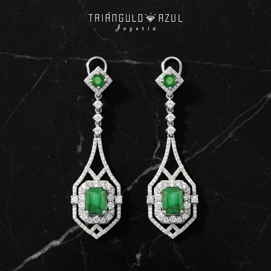 Aretes Largos de Esmeralda con 4.01 CTS Total y Diamantes con 2.35 CTS Total en Oro Blanco de 14K