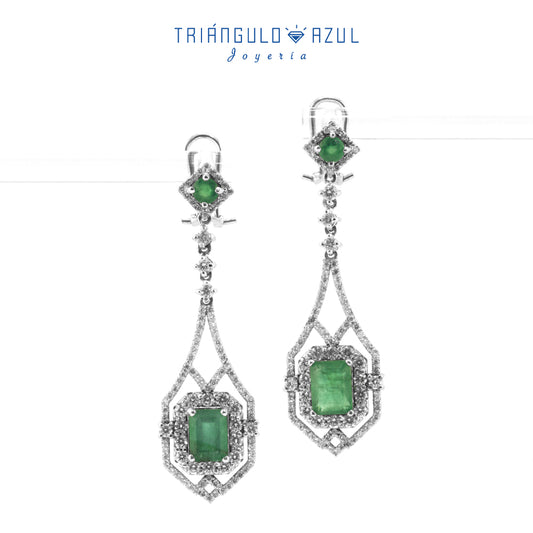 Aretes Largos de Esmeralda con 4.01 CTS Total y Diamantes con 2.35 CTS Total en Oro Blanco de 14K