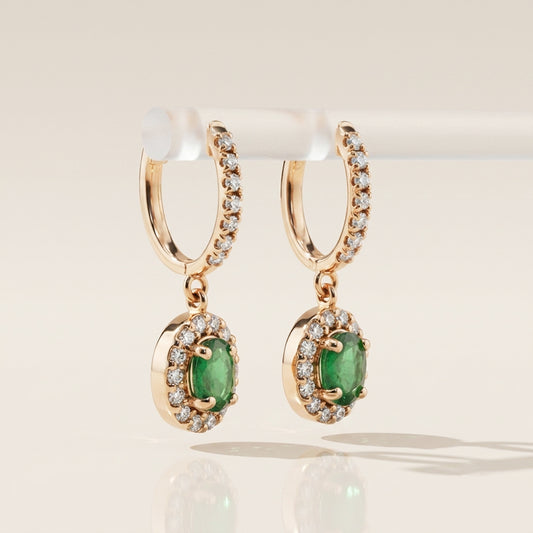 Arracadas con Colgantes de Esmeraldas y Diamantes en Oro Amarillo de 14K