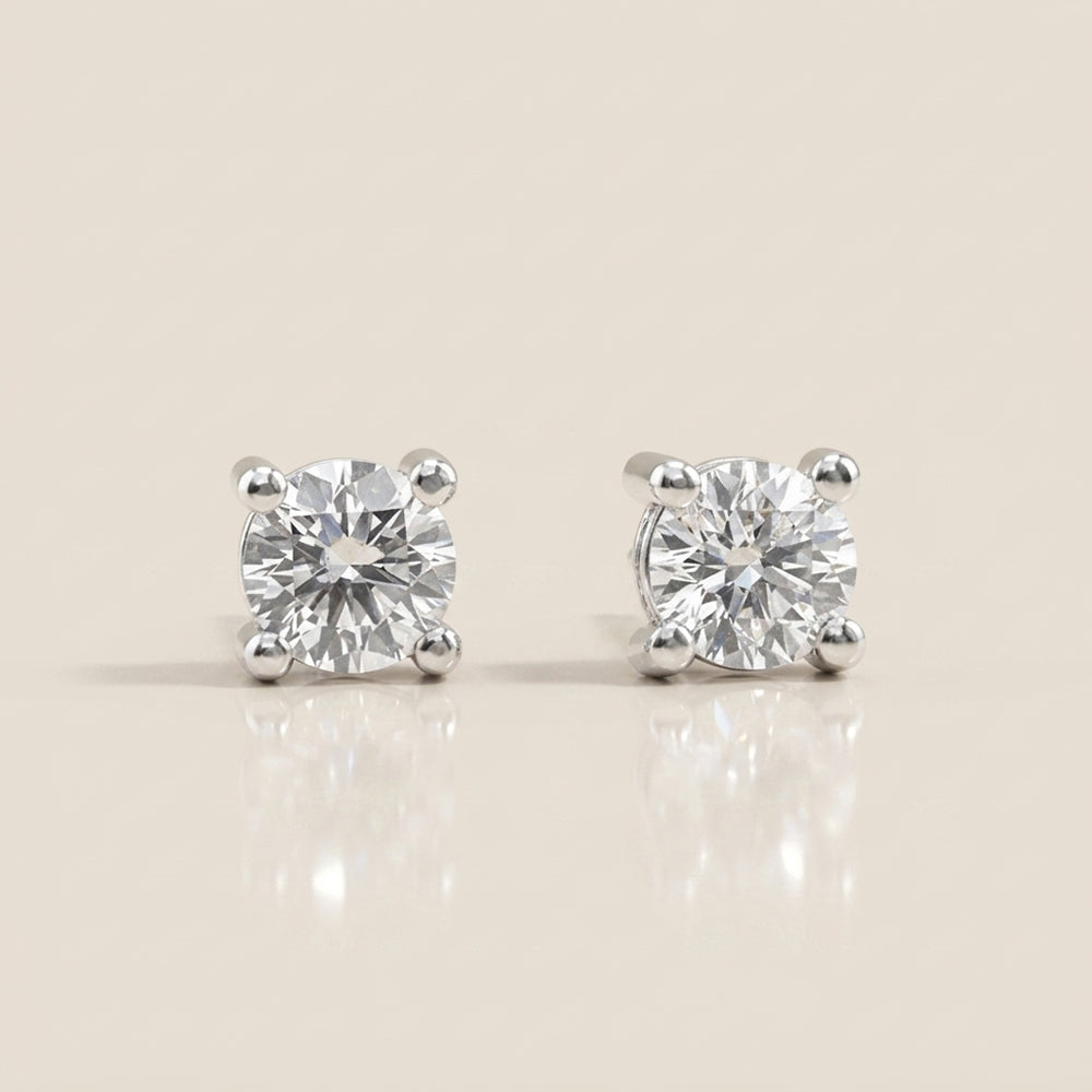 Broqueles Sencillos de Diamantes con 0.80 CTS Total en Oro Blanco de 14K