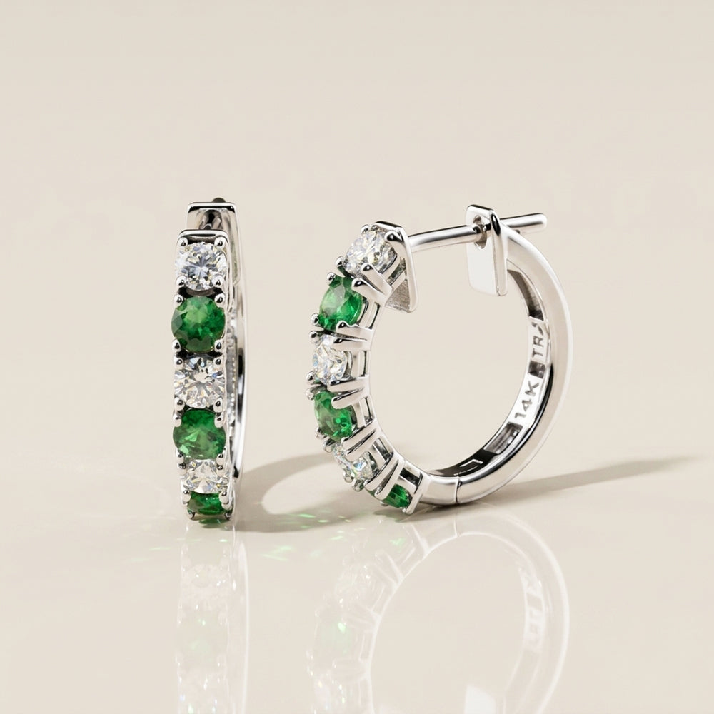 Arracadas con Esmeralda y Diamantes en Oro Blanco de 14K