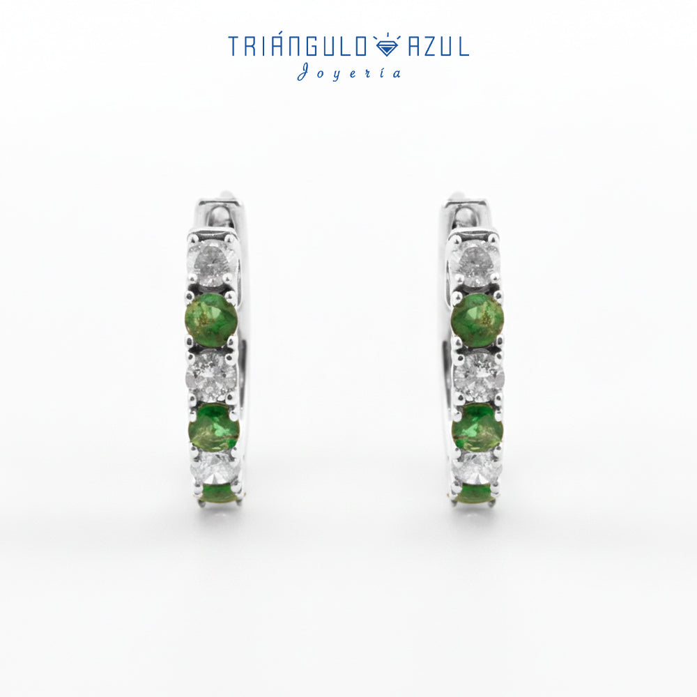 Arracadas con Esmeralda con 0.40 CTS Total y Diamantes con 0.39 CTS Total en Oro Blanco de 14K