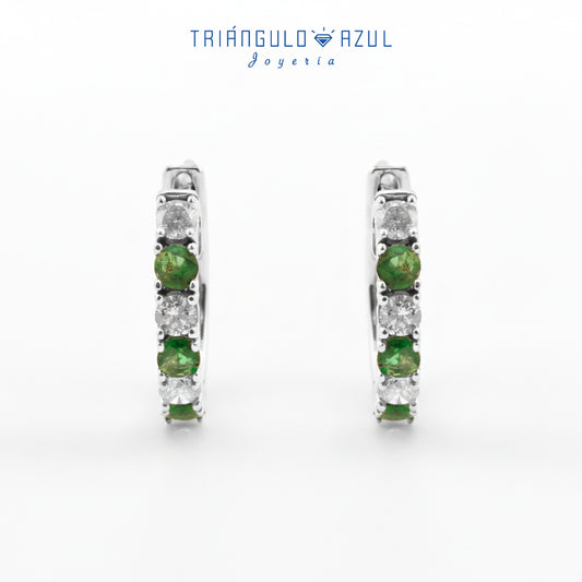 Arracadas con Esmeralda con 0.40 CTS Total y Diamantes con 0.39 CTS Total en Oro Blanco de 14K