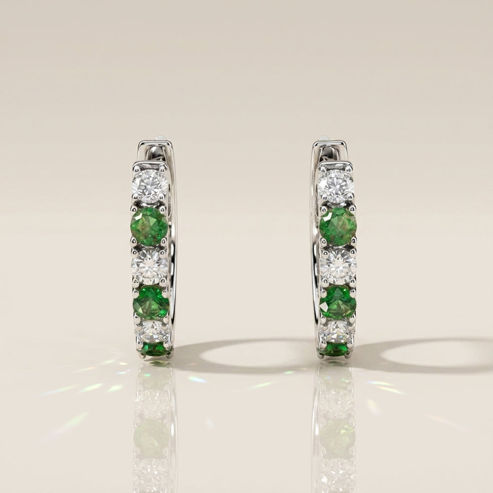 Arracadas con Esmeralda y Diamantes en Oro Blanco de 14K