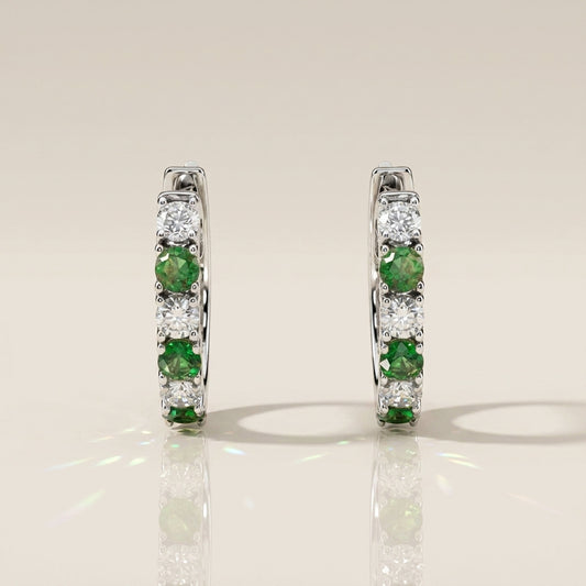 Arracadas con Esmeralda y Diamantes en Oro Blanco de 14K