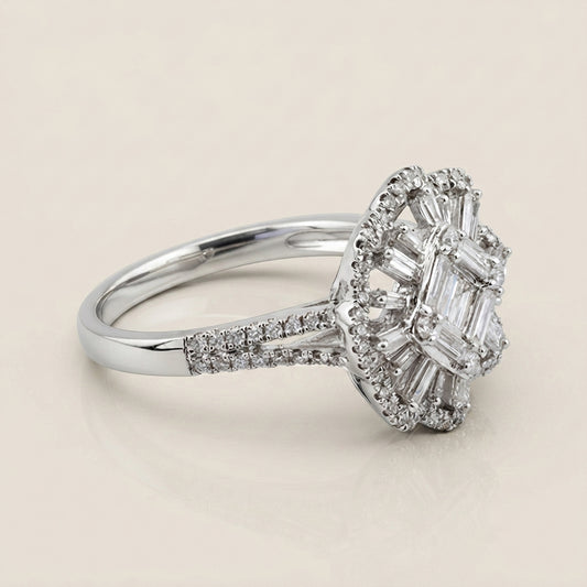 Anillo Flor con Diamantes en Oro Blanco de 18K