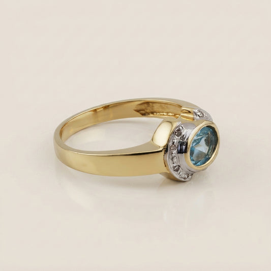 Anillo con Aquamarina y Diamantes European en Oro Amarillo de 14K