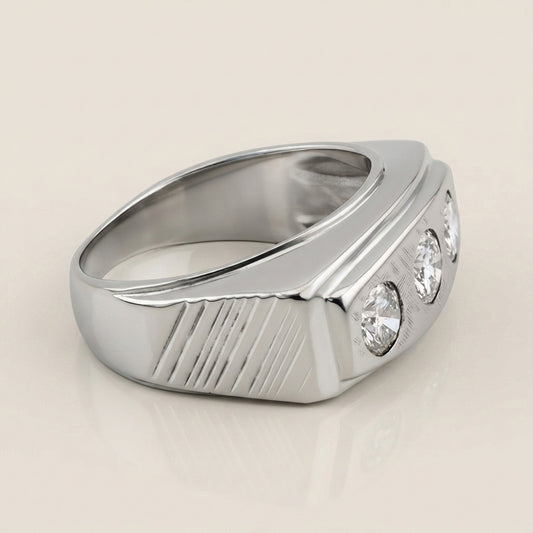 Anillo Tresillo con Diamantes en Oro Blanco de 14K