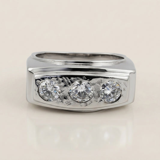 Anillo Tresillo con Diamantes en Oro Blanco de 14K